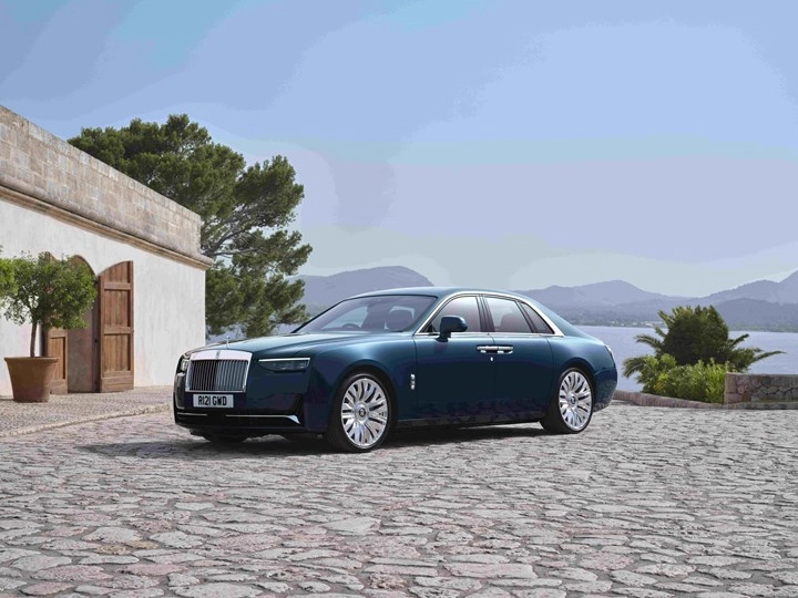 2025 Rolls-Royce Ghost Series II Tanıtıldı: Lüksün Zirvesi