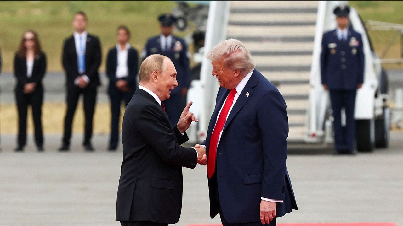 Trump ve Putin, Alaska’da Tarihi Zirve İçin Bir Araya Geldi Trump ve Putin, Alaska'da Tarihi Zirve İçin Bir Araya Geldi